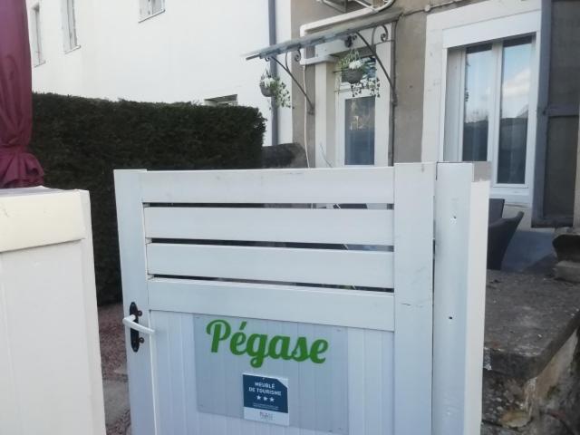 Pegase Meuble 3*** Apartment Fourchambault Exterior photo